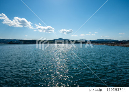 晴天にきらめく南三陸の海 癒しの自然風景 晴天にきらめく南三陸の海 癒しの自然風景 139593744