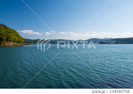 晴天にきらめく南三陸の海 癒しの自然風景 晴天にきらめく南三陸の海 癒しの自然風景 139593756