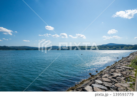 晴天にきらめく南三陸の海 癒しの自然風景 晴天にきらめく南三陸の海 癒しの自然風景 139593779