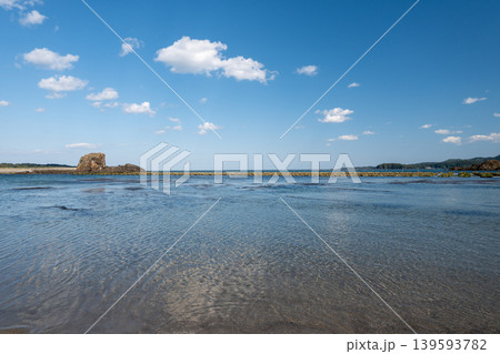 晴天にきらめく南三陸の海　癒しの自然風景 139593782
