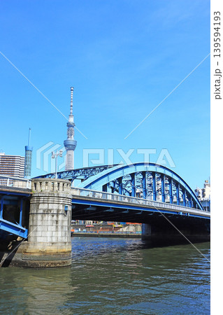 東京都墨田区、東京スカイツリーと駒形橋の風景 東京都墨田区、東京スカイツリーと駒形橋の風景 139594193