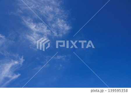 五月の青空に浮かぶ雲 五月の青空に浮かぶ雲 139595358