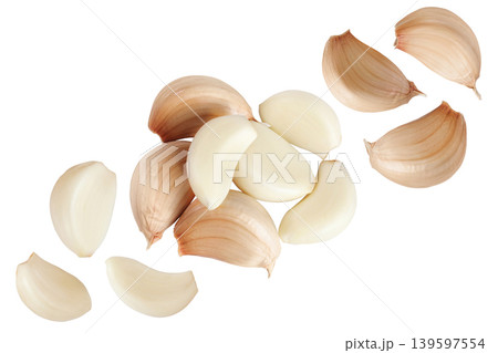 garlic cloves isolated on white background close up. Top view. Flat lay. garlic cloves isolated on white background close up. Top view. Flat lay. 139597554