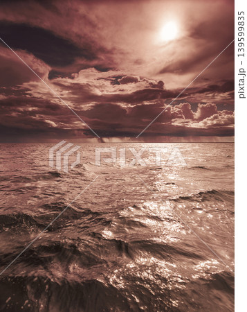 Beautiful sunset on the ocean sea 139599835