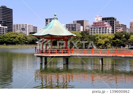 福岡市の大濠公園浮見堂 139600862