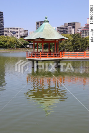 福岡市の大濠公園浮見堂 139600863