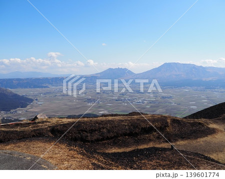大観峰展望台から望む阿蘇カルデラの絶景 大観峰展望台から望む阿蘇カルデラの絶景 139601774