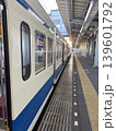 発車前のホームから眺めて 139601792