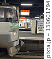 発車を待つ 139601794