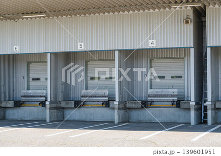 倉庫の搬入口と積込場 倉庫の搬入口と積込場 139601951