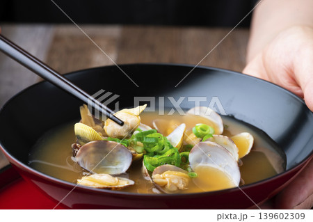 あさりの味噌汁 139602309