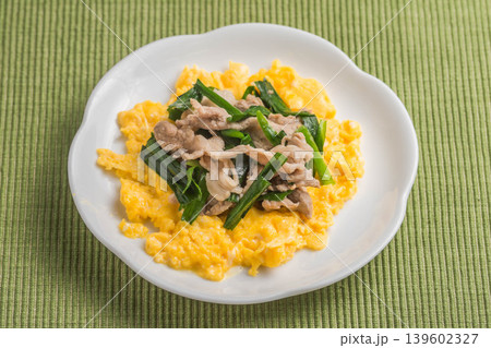 豚肉とニラの玉子炒め 豚肉とニラの玉子炒め 139602327