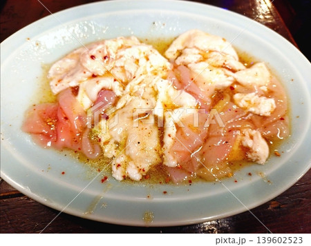 焼肉店の味付け豚ホルモン（シロ） 139602523