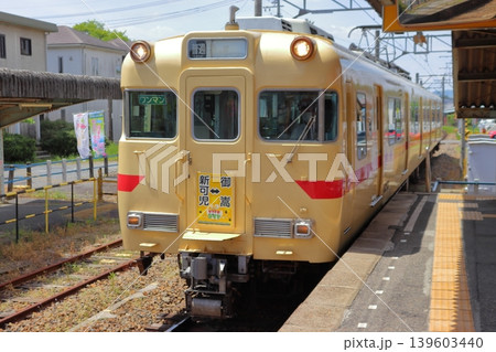 名鉄 広見線の6000系 復刻塗装車両 6013編成電車（明智駅） 139603440