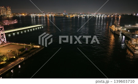 横浜みなとみらいの夜景と横浜港 横浜みなとみらいの夜景と横浜港 139603710