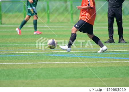サッカー試合（芝） 139603969