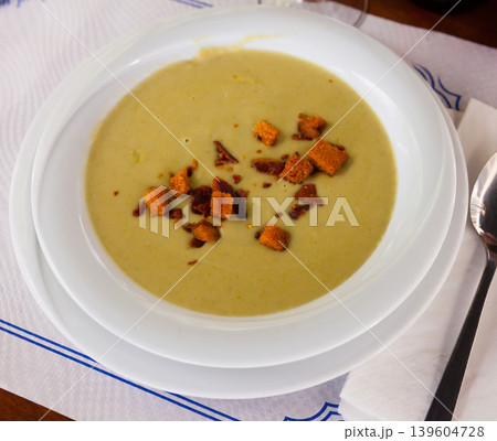 Vegetable cream soup with croutons Vegetable cream soup with croutons 139604728
