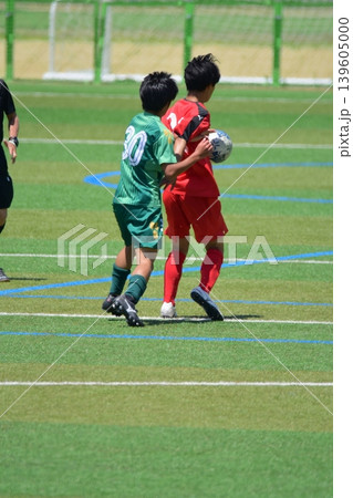 サッカー試合、後ろ姿 サッカー試合、後ろ姿 139605000