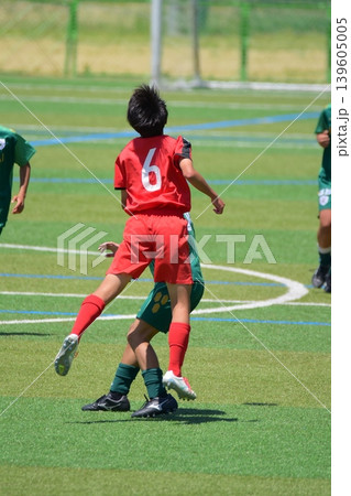 サッカー試合、高校生 139605005
