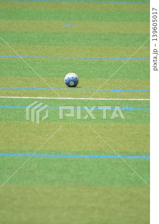 サッカー試合、ボール サッカー試合、ボール 139605017