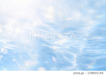 透明感のある水面と柔らかい光のボケ背景 透明感のある水面と柔らかい光のボケ背景 139605148