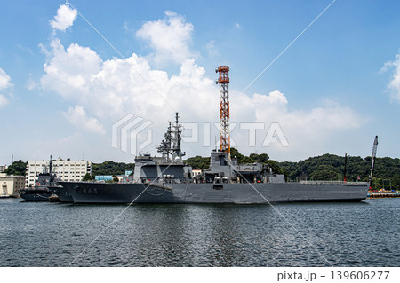 神奈川県横須賀市海上自衛隊基地に停泊する機雷処理の掃海作業などを担う掃海母艦うらが 神奈川県横須賀市海上自衛隊基地に停泊する機雷処理の掃海作業などを担う掃海母艦うらが 139606277