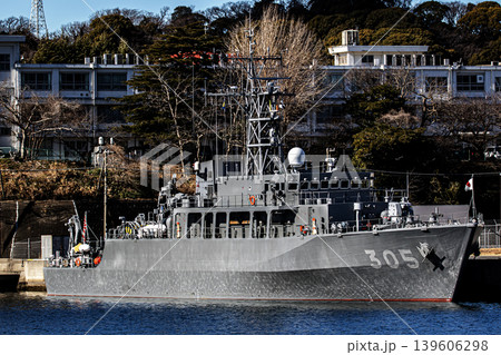 神奈川県横須賀市海上自衛隊基地に停泊する機雷処理の掃海作業などを担う掃海艦ひらど 神奈川県横須賀市海上自衛隊基地に停泊する機雷処理の掃海作業などを担う掃海艦ひらど 139606298