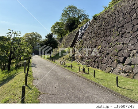 石川県の金沢城公園の石垣 139607245