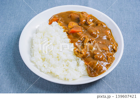 カレーライス 家庭的な定番カレー カレーライス 家庭的な定番カレー 139607421