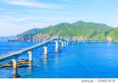 初夏の鳥ノ巣山展望所から見た甑大橋 鹿児島県薩摩川内市 初夏の鳥ノ巣山展望所から見た甑大橋 鹿児島県薩摩川内市 139607619