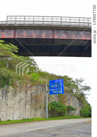 伊豆半島 伊豆山稜線歩道の船原峠 静岡県道411号西天城高原線の高架橋 伊豆半島 伊豆山稜線歩道の船原峠 静岡県道411号西天城高原線の高架橋 139607786