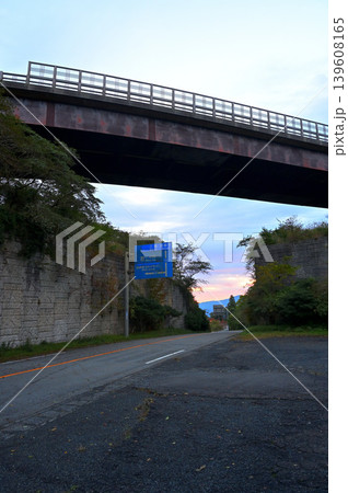 伊豆半島の伊豆山稜線歩道 夜明けの船原峠 伊豆半島の伊豆山稜線歩道 夜明けの船原峠 139608165