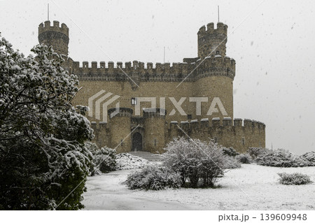 Real Medieval Castle Covered in Snow in Manzanares El Real. Real Medieval Castle Covered in Snow in Manzanares El Real. 139609948