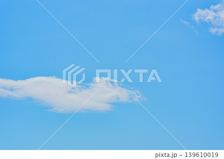 青空に浮かぶ雲 139610019