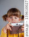 A young girl investigates an old film camera, introducing concepts such as the generation gap. 139610027