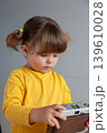 A young girl manipulates an old film camera, introducing concepts such as the analog era versus the digital era. 139610028
