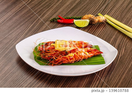 Baked tiger prawns with cheese Baked tiger prawns with cheese 139610788
