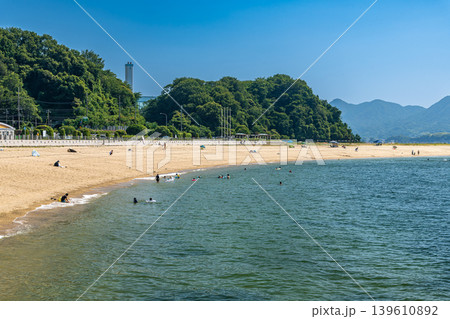 ベーサイドビーチ坂の砂浜で海水浴 ベーサイドビーチ坂の砂浜で海水浴 139610892