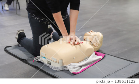 BLSD Defibrillator use course. first aid course - company safety - cardiac massage - Basic Life Support BLSD Defibrillator use course. first aid course - company safety - cardiac massage - Basic Life Support 139611122