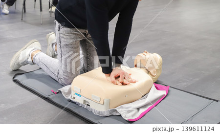 BLSD Defibrillator use course. first aid course - company safety - cardiac massage - Basic Life Support BLSD Defibrillator use course. first aid course - company safety - cardiac massage - Basic Life Support 139611124