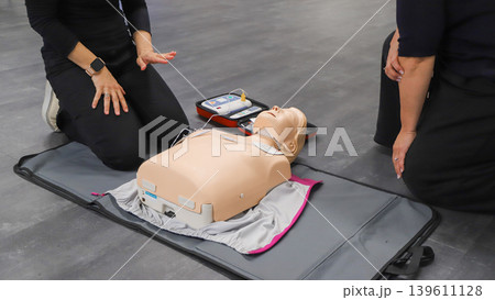 BLSD Defibrillator use course. first aid course - company safety - cardiac massage - Basic Life Support BLSD Defibrillator use course. first aid course - company safety - cardiac massage - Basic Life Support 139611128