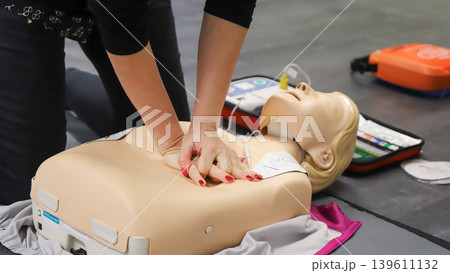 BLSD Defibrillator use course. first aid course - company safety - cardiac massage - Basic Life Support BLSD Defibrillator use course. first aid course - company safety - cardiac massage - Basic Life Support 139611132