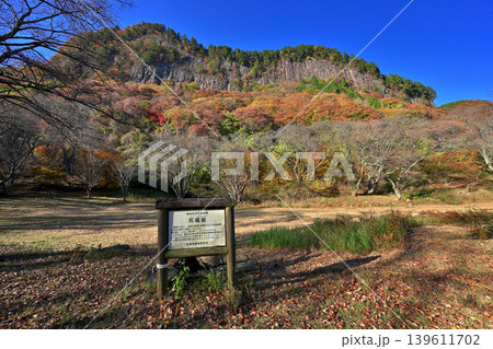 紅葉の屏風岩公苑（奈良県宇陀郡曽爾村） 139611702