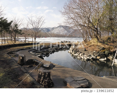 屈斜路湖の湖畔にある露天風呂 屈斜路湖の湖畔にある露天風呂 139611852