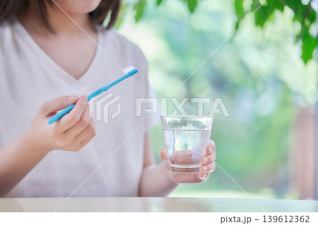 20代女性のデンタルケア 139612362