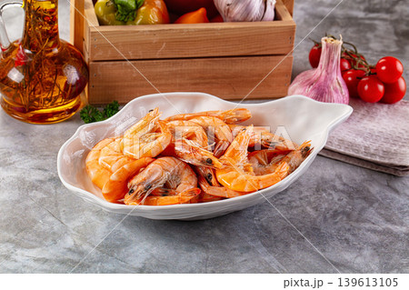 Boiled tiger prawns in the bowl Boiled tiger prawns in the bowl 139613105
