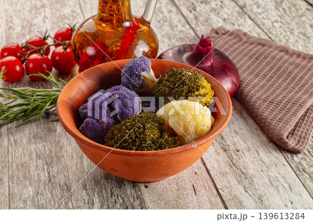 Steamed Colorful raw organic cauliflower cabbage Steamed Colorful raw organic cauliflower cabbage 139613284