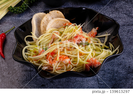 Asian salad with mango and prawn 139613297
