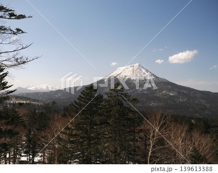 永山峠の双岳台から見た雄阿寒岳 永山峠の双岳台から見た雄阿寒岳 139613388