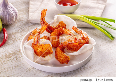Crispy panko fried shrimp with sweet chili sauce and fresh ingredients 139613660